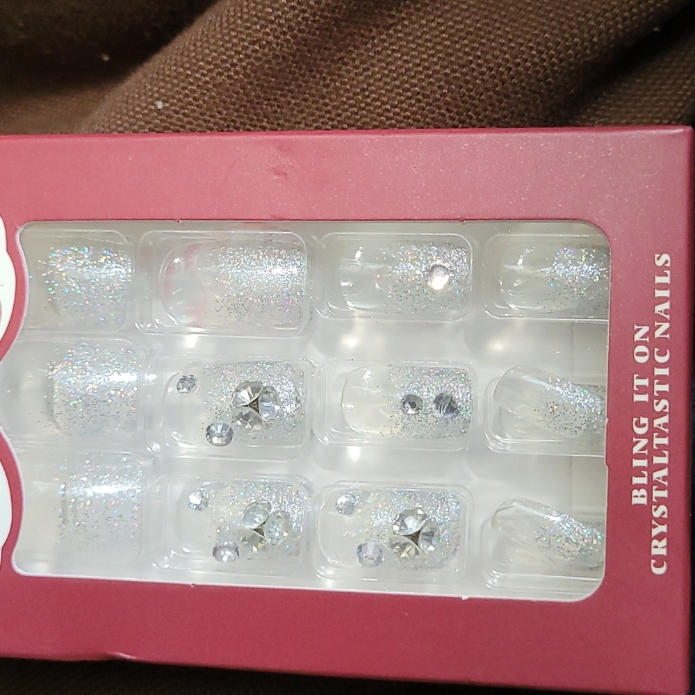 Press on faux nails